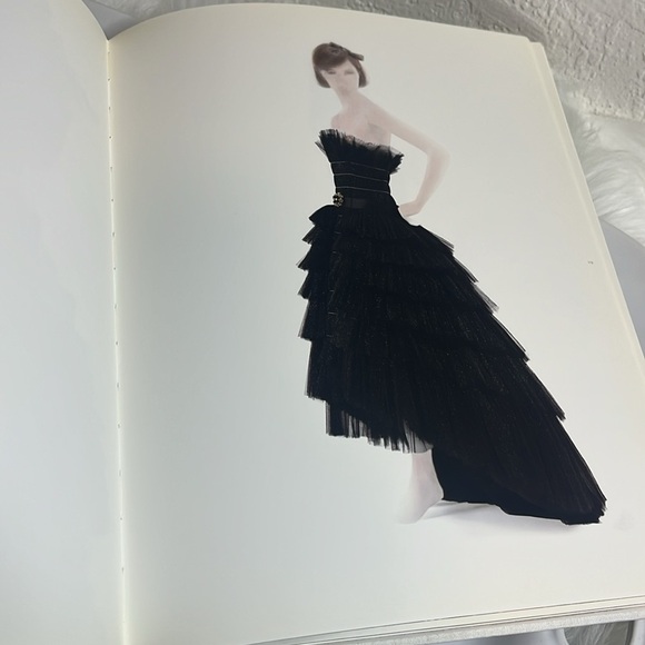 CHANEL Metropolitan Museum Of Art Book Harold Koda - Picture 11 of 13